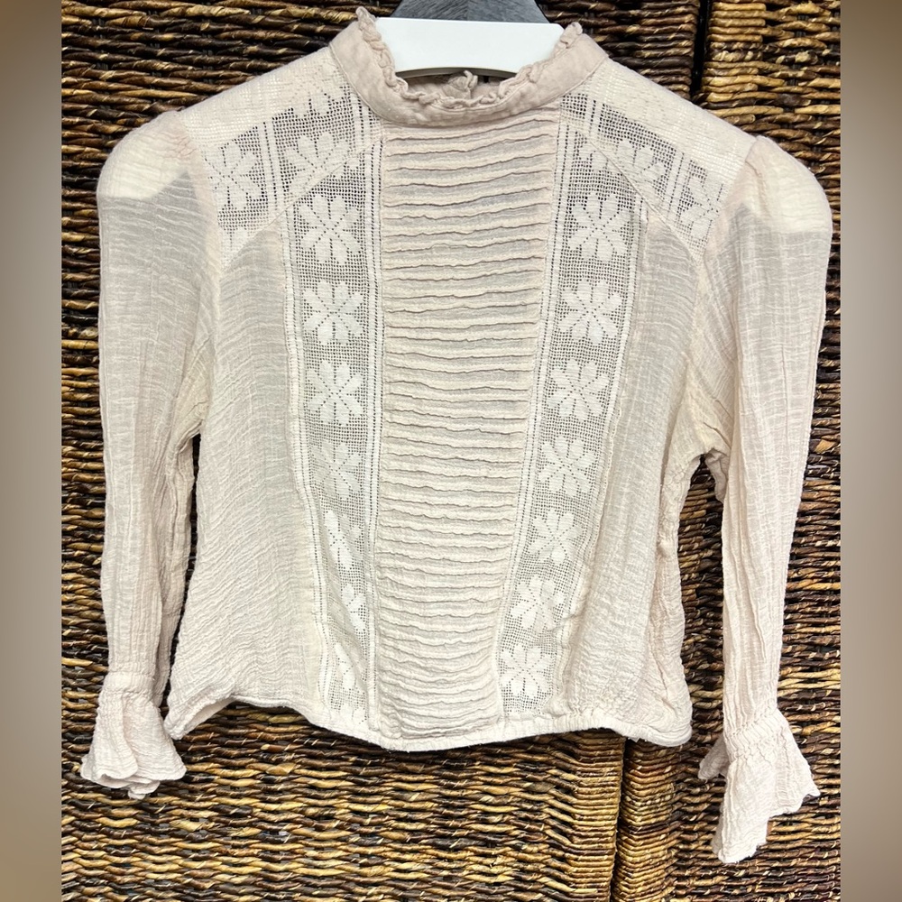 Elegant Cream Women's Top-Estimated size:XSmall,Pit to pit-17”,Button up in back